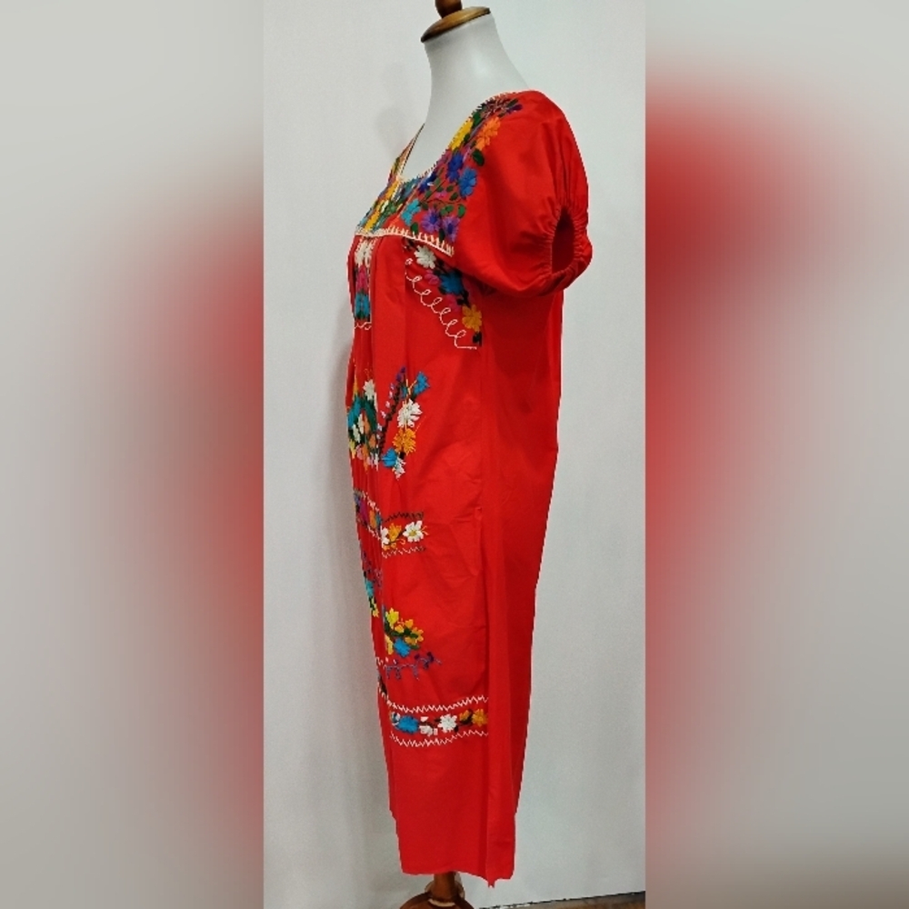 VINTAGE EMBROIDERED MEXICAN MAXI DRESS - Picture 2 of 7